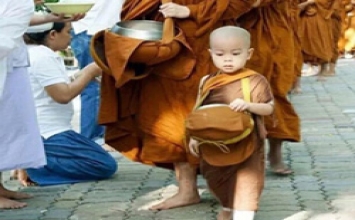 Chú tiểu Thái Lan bé xíu đáng yêu